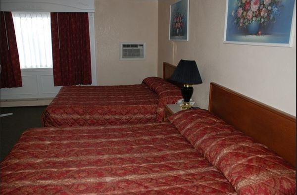 Double Kitchenette Non Smoking Photo 2